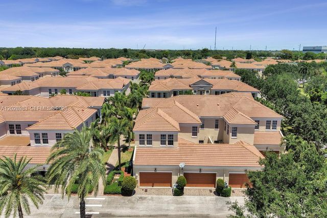 823 NW 82nd Ln, Boca Raton, FL 33487