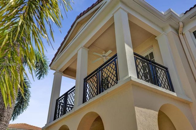 823 NW 82nd Ln, Boca Raton, FL 33487
