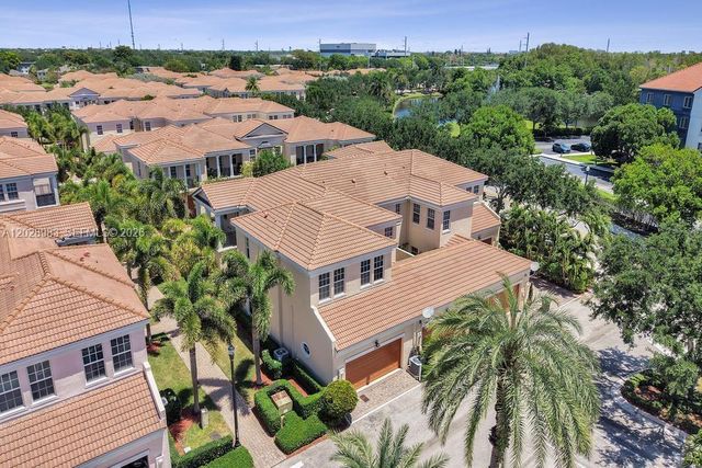 823 NW 82nd Ln, Boca Raton, FL 33487