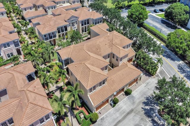 823 NW 82nd Ln, Boca Raton, FL 33487