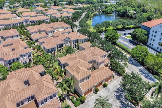 823 NW 82nd Ln, Boca Raton, FL 33487