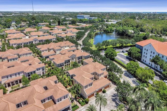 823 NW 82nd Ln, Boca Raton, FL 33487