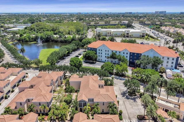 823 NW 82nd Ln, Boca Raton, FL 33487