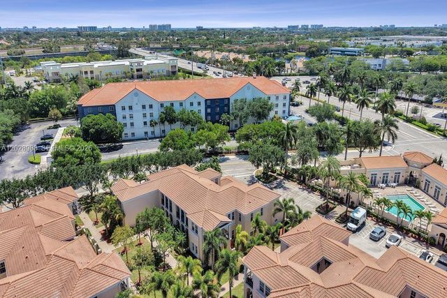 823 NW 82nd Ln, Boca Raton, FL 33487