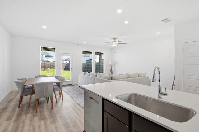 2919 Crown Gate Drive, Houston, TX 77047