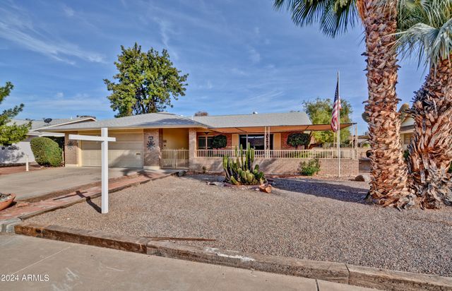 10933 W Tropicana Circle, Sun City, AZ 85351