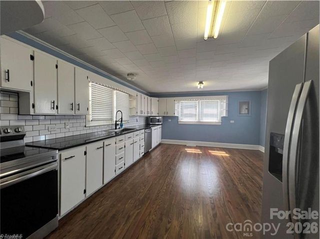 820 Suncrest Orchard Road, North Wilkesboro, NC 28659