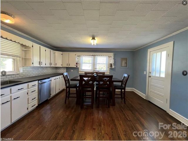 820 Suncrest Orchard Road, North Wilkesboro, NC 28659