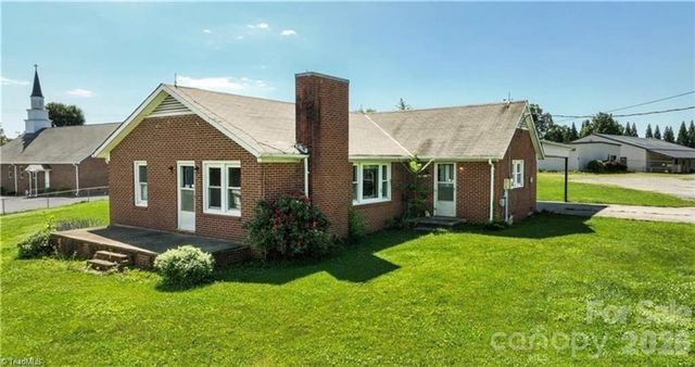 820 Suncrest Orchard Road, North Wilkesboro, NC 28659