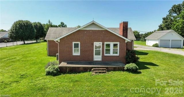 820 Suncrest Orchard Road, North Wilkesboro, NC 28659