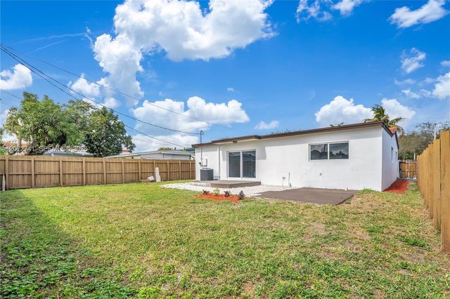 40 SE 3rd Terrace, Dania Beach, FL 33004