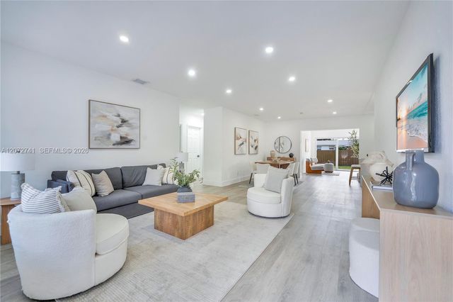 40 SE 3rd Terrace, Dania Beach, FL 33004