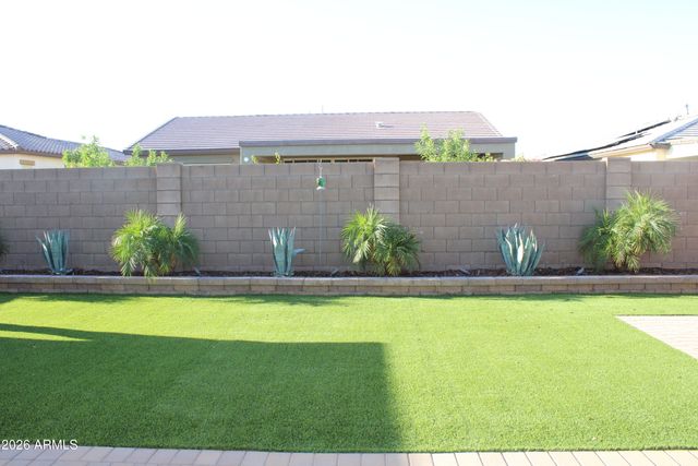17258 W SELDON Lane, Waddell, AZ 85355