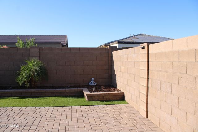 17258 W SELDON Lane, Waddell, AZ 85355
