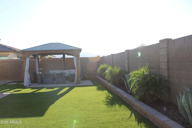 17258 W SELDON Lane, Waddell, AZ 85355