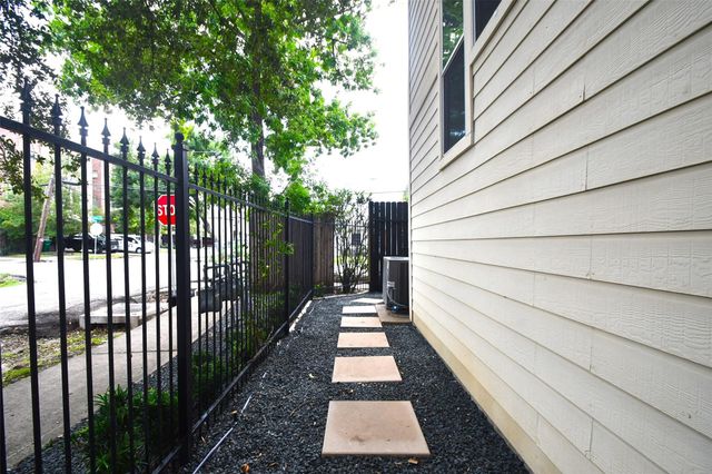 1016 Studer Street, Houston, TX 77007
