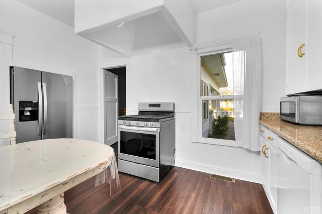 555 W D Street, Lemoore, CA 93245