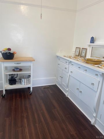 555 W D Street, Lemoore, CA 93245