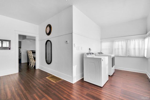 555 W D Street, Lemoore, CA 93245