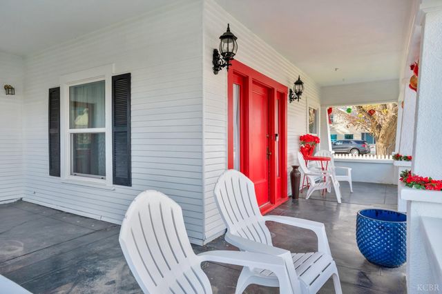 555 W D Street, Lemoore, CA 93245