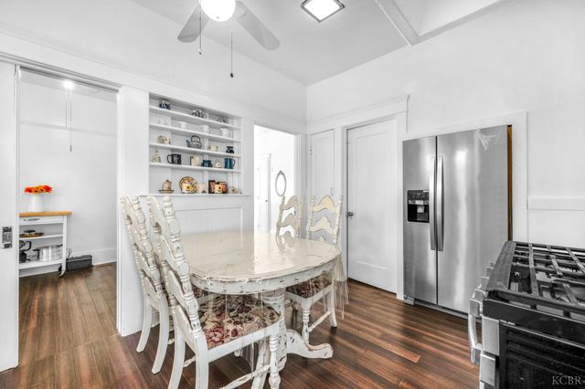 555 W D Street, Lemoore, CA 93245