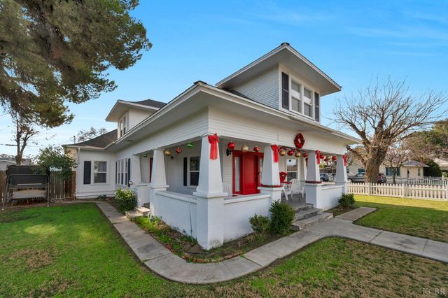 555 W D Street, Lemoore, CA 93245