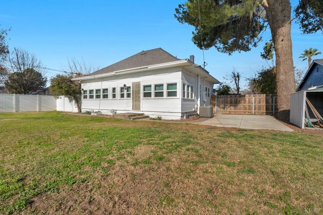 555 W D Street, Lemoore, CA 93245