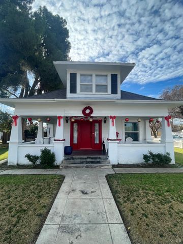 555 W D Street, Lemoore, CA 93245