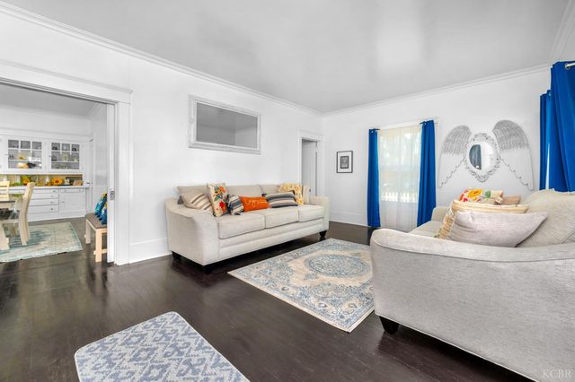 555 W D Street, Lemoore, CA 93245