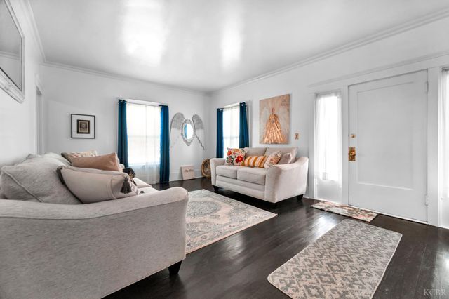 555 W D Street, Lemoore, CA 93245