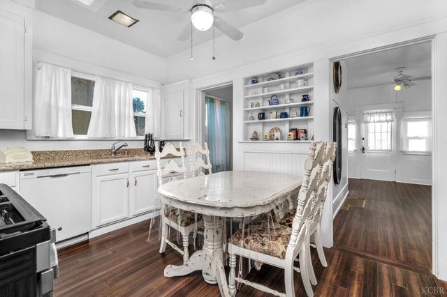 555 W D Street, Lemoore, CA 93245