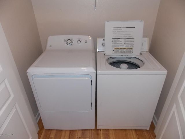 8290 GATE Parkway W 414, Jacksonville, FL 32216