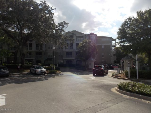 8290 GATE Parkway W 414, Jacksonville, FL 32216