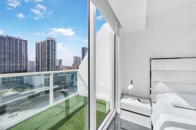41 SE 5th St 1116, Miami, FL 33131