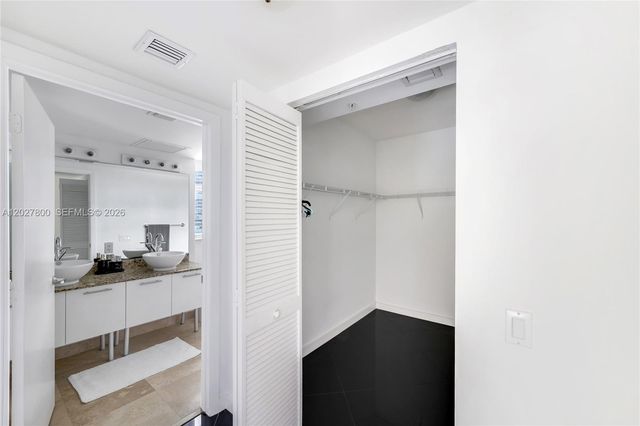 41 SE 5th St 1116, Miami, FL 33131