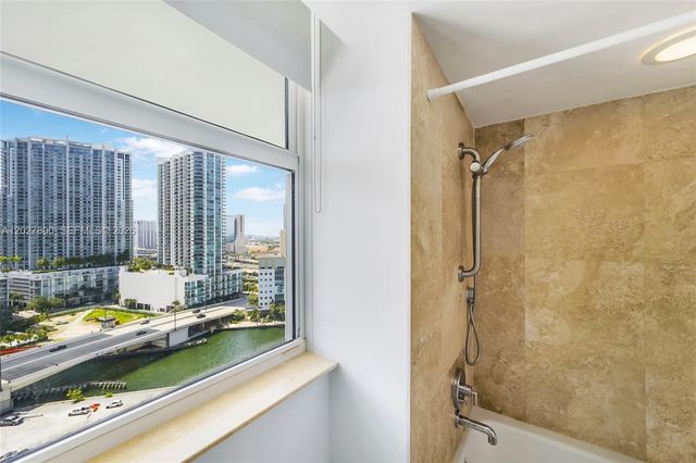41 SE 5th St 1116, Miami, FL 33131