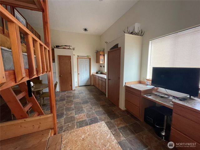 37855 Skyview Court N, Creston, WA 99147