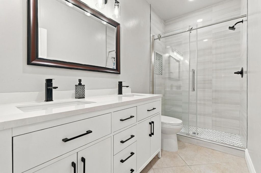 Image 37 of property listing at 4910 N Crestmoor Avenue, Clovis, CA 93619
