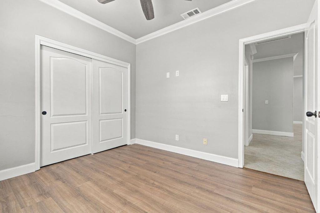 Image 40 of property listing at 4910 N Crestmoor Avenue, Clovis, CA 93619