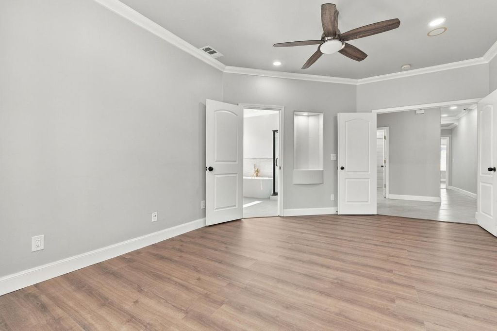 Image 42 of property listing at 4910 N Crestmoor Avenue, Clovis, CA 93619