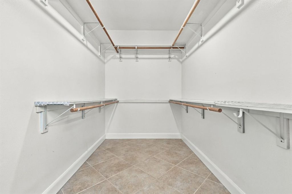 Image 46 of property listing at 4910 N Crestmoor Avenue, Clovis, CA 93619