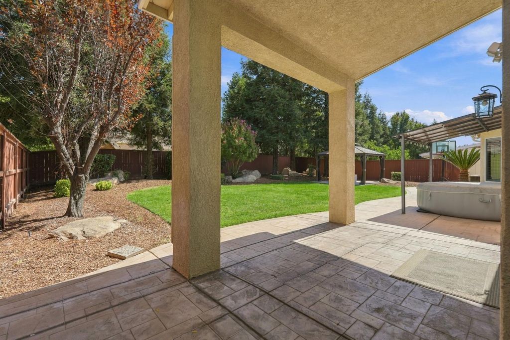 Image 47 of property listing at 4910 N Crestmoor Avenue, Clovis, CA 93619