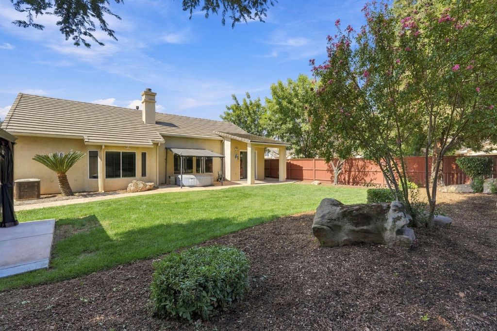 Image 50 of property listing at 4910 N Crestmoor Avenue, Clovis, CA 93619