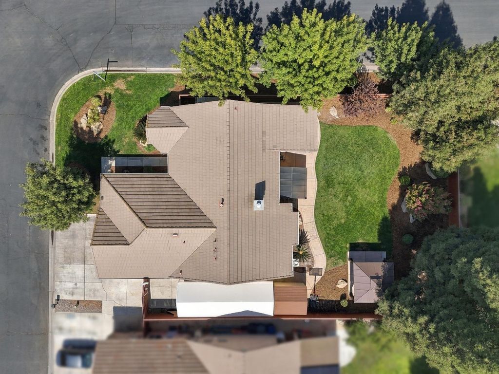 Image 53 of property listing at 4910 N Crestmoor Avenue, Clovis, CA 93619