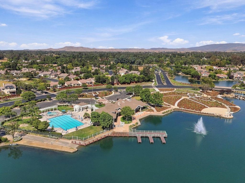 Image 55 of property listing at 4910 N Crestmoor Avenue, Clovis, CA 93619