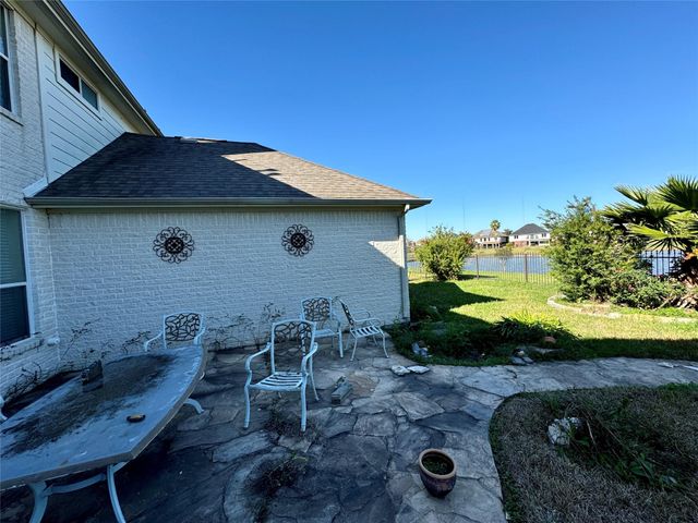 3419 Village Pond Lane, Fresno, TX 77545