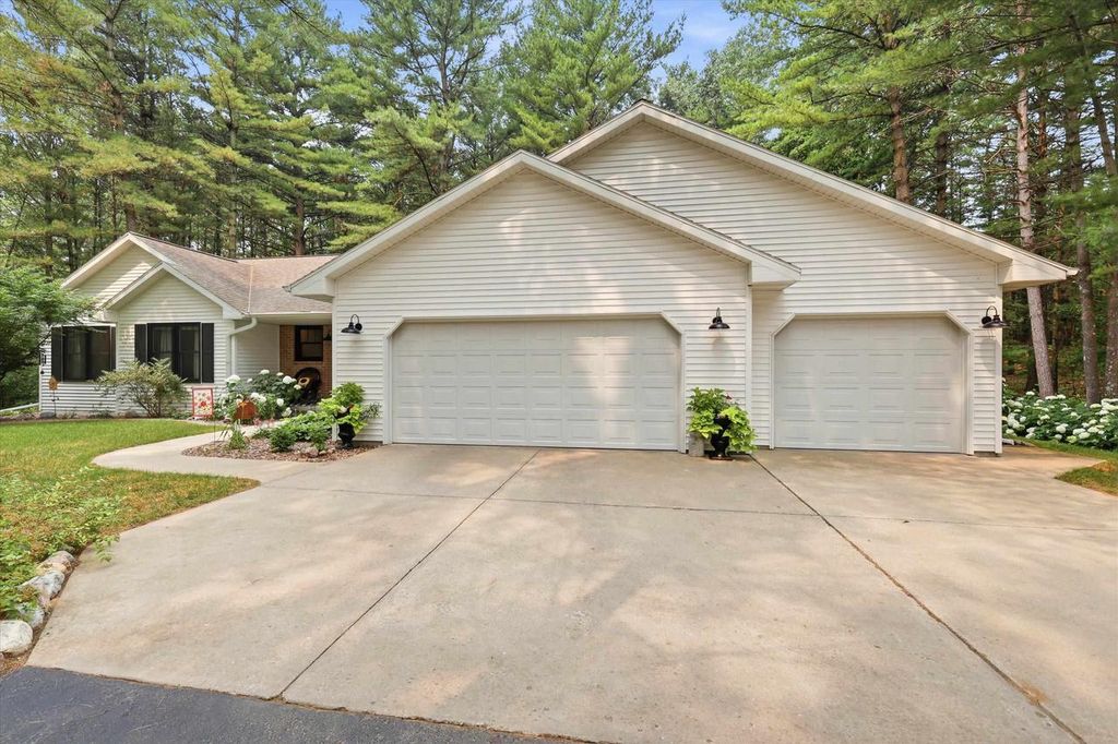 3673 POWDERHORN LANE, Suamico, WI 54173