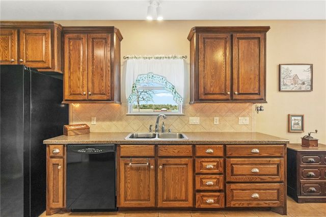 129 Lakeland Drive S, Hilltop Lakes, TX 77871