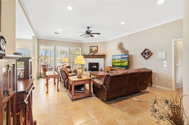 129 Lakeland Drive S, Hilltop Lakes, TX 77871