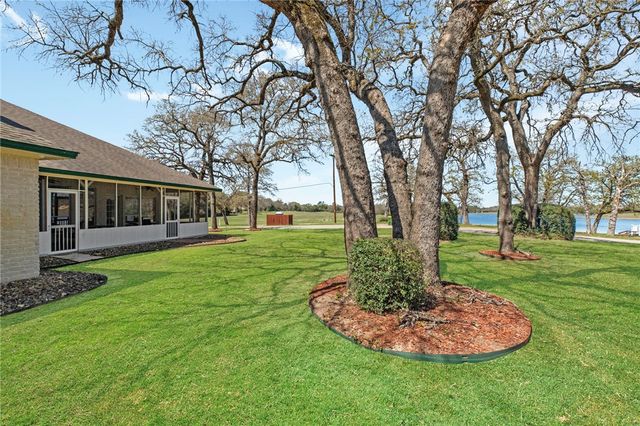 129 Lakeland Drive S, Hilltop Lakes, TX 77871